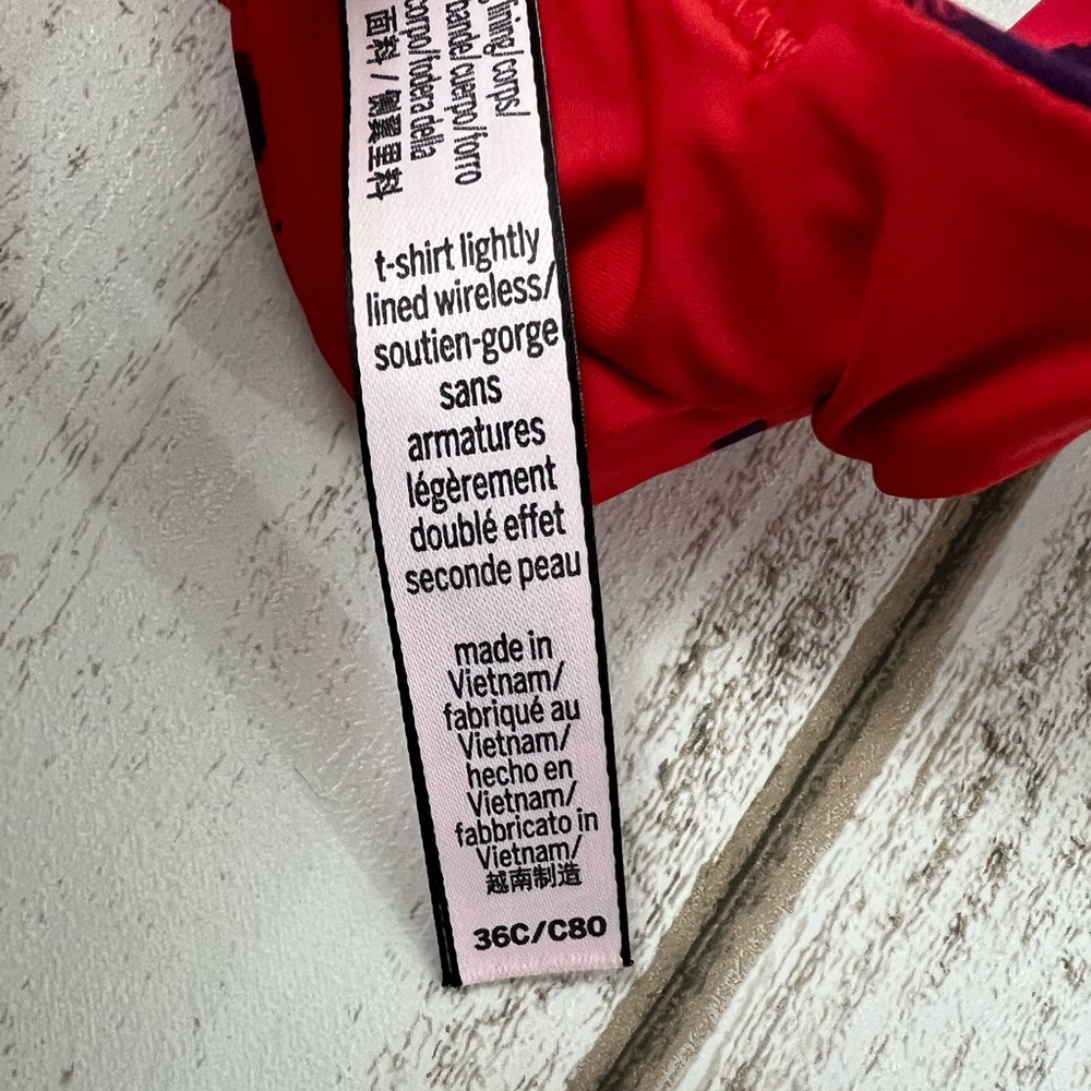 36C Victoria’s Secret T-Shirt Lightly Lined Wireless Bra Logo Strap Heart Print - Picture 8 of 9